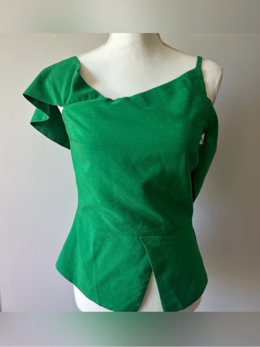 Anthropologie’s Lulumari Kelly Green Asymmetrical Structured Blouse Top Size S